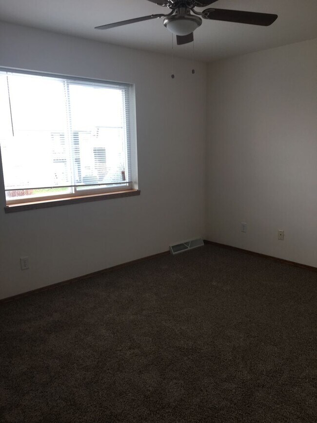 Building Photo - 1405 Glacier Hill Dr