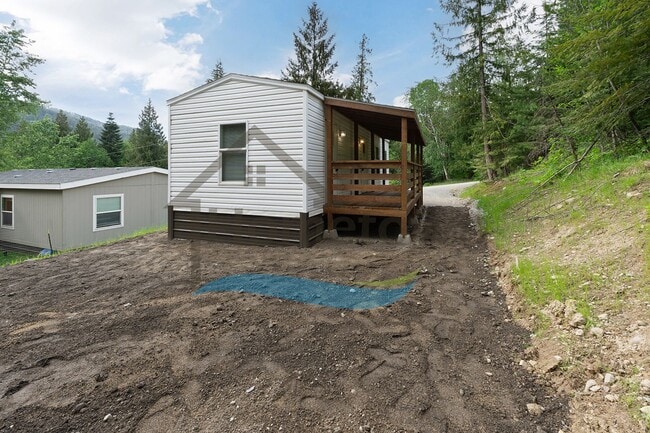 Building Photo - 2 Bedroom 1 Bath Home with Off Street Parking Available in Sagle!
