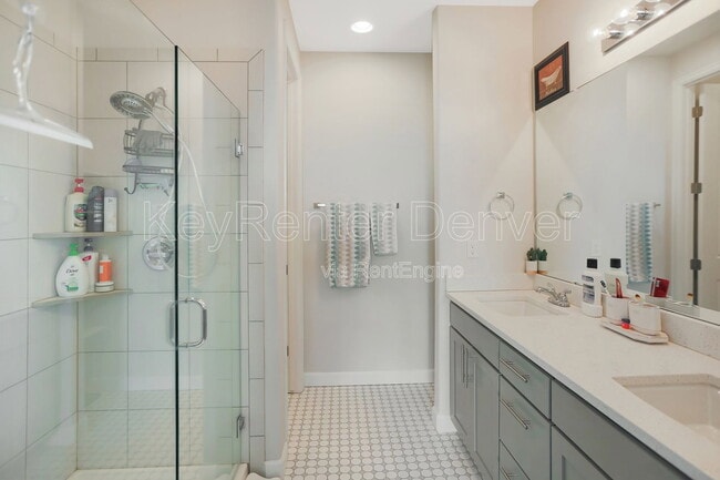 Building Photo - 270 S Langdale Ct