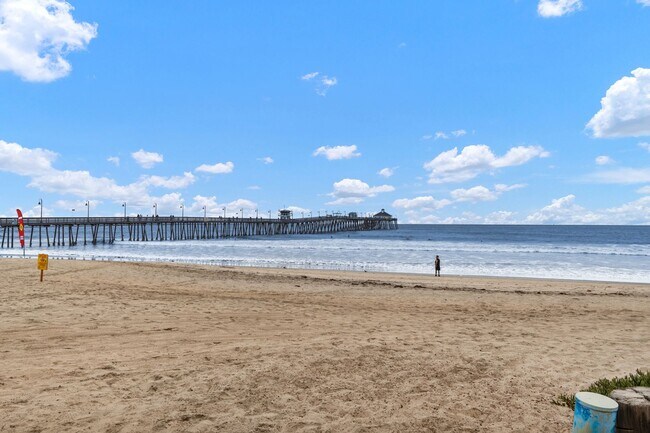 Building Photo - Luxurious Coastal Retreat with Stunning Oc...