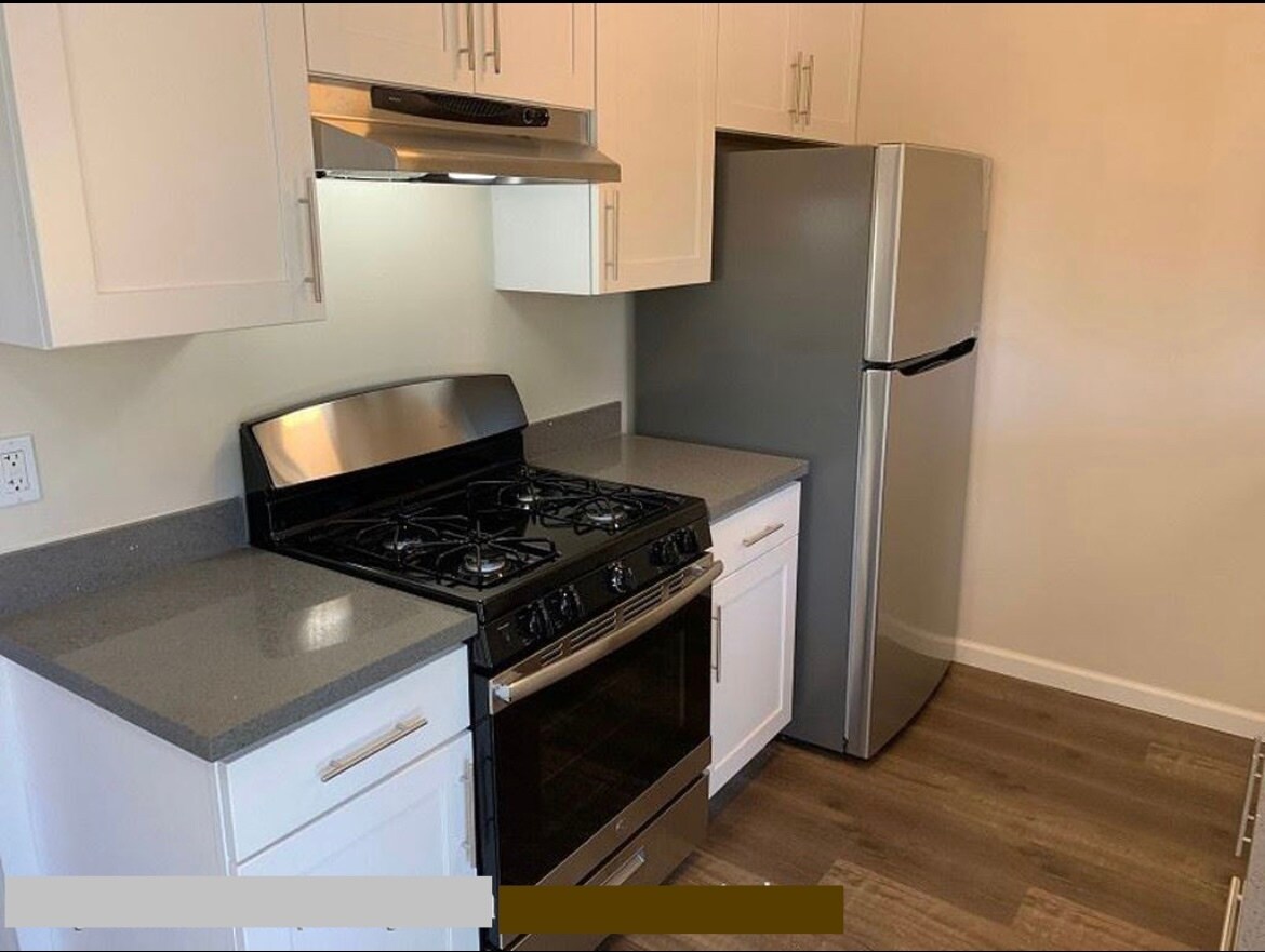 Building Photo - 822 Lincoln Ave