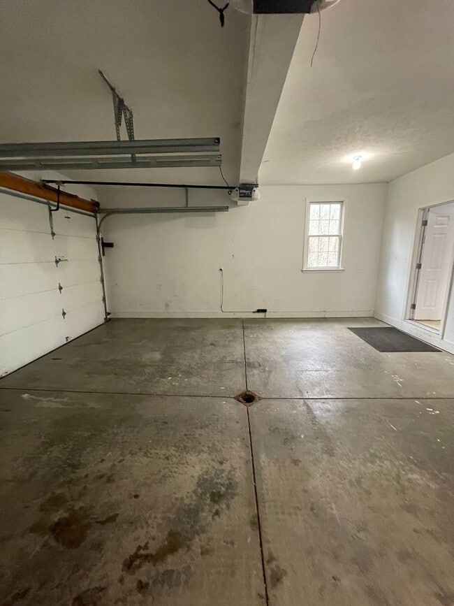 Building Photo - 1513 King Henry Dr