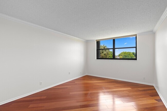 Building Photo - 1266 S Military Trail