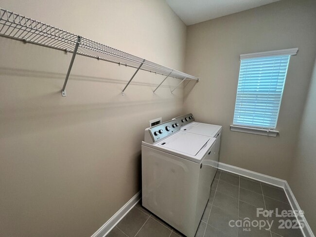 Building Photo - 15531 Laverack Ln