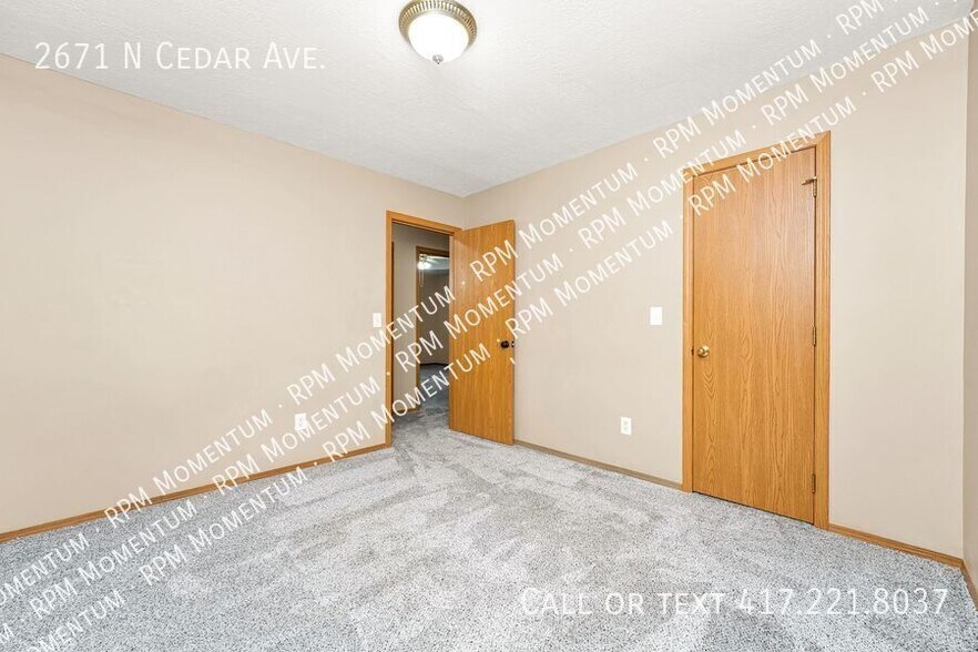 Building Photo - 2671 Cedar Ave