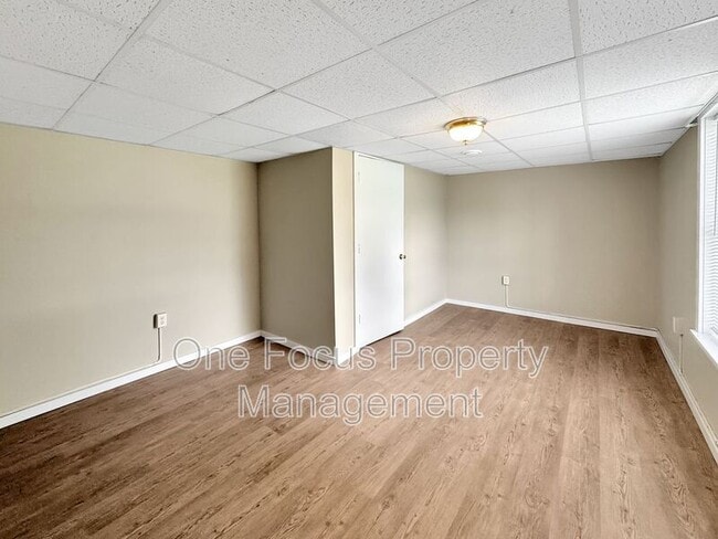 Building Photo - 220 Peach St