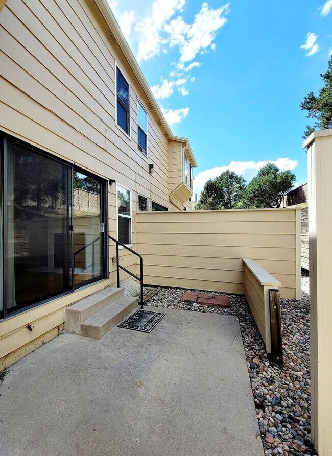Building Photo - 2510 Hamlet Ln
