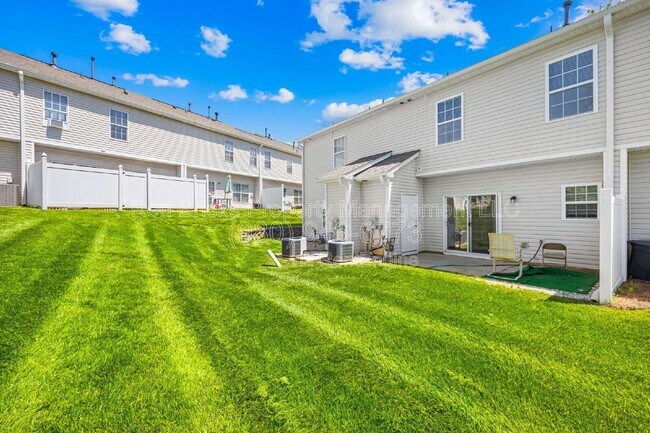 Building Photo - 3053 Summerfield Ridge Ln