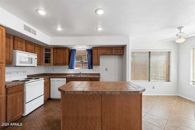 Building Photo - 4123 E Coal St