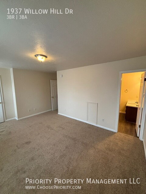 Building Photo - 1937 Willow Hill Dr