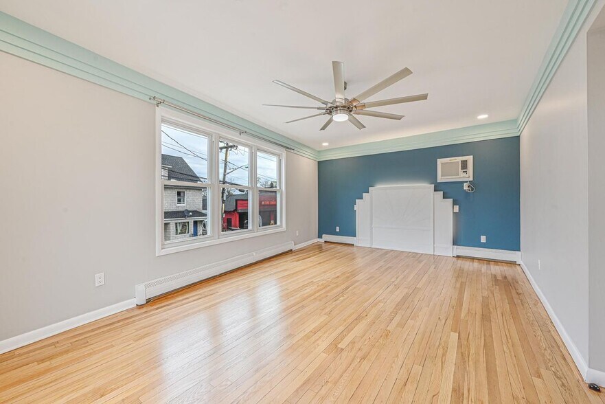 Building Photo - 72 5th Ave