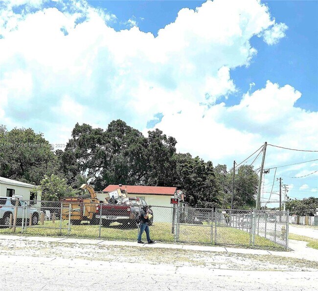 Building Photo - 3101 NW 28th St