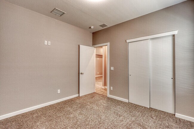 Building Photo - 409 Beech Tree Dr