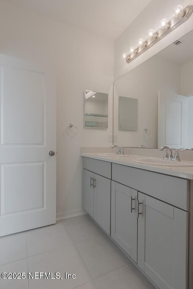 Building Photo - 13114 Annie’s Walk Dr