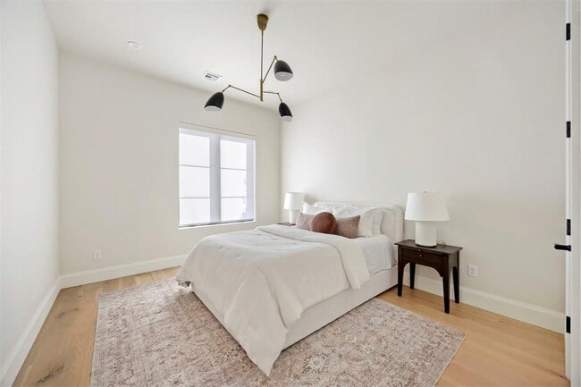 Building Photo - 1129 NW 42nd St