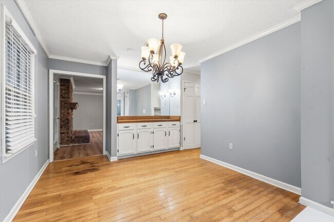 Building Photo - 4-BED, 2-BATH ALL-BRICK HOME NEAR JONESBORO COUNTRY CLUB!