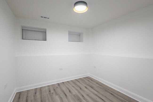 Building Photo - 1344 W Ohio St