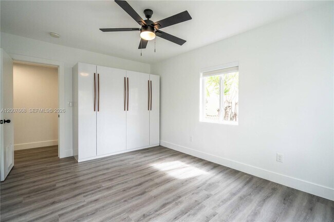 Building Photo - 725 81st St