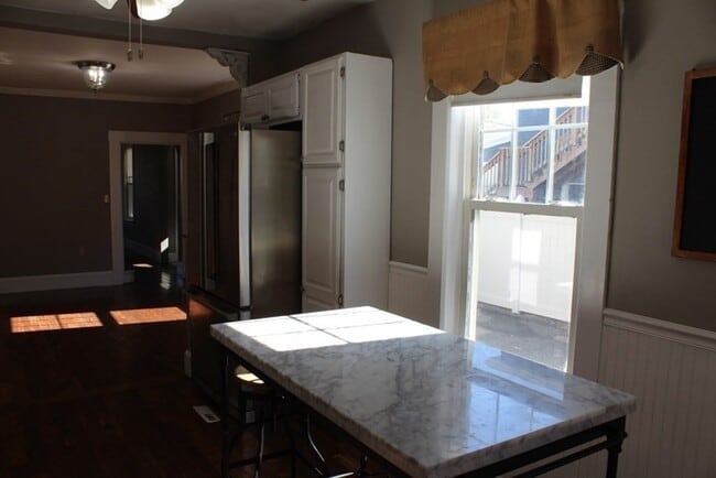 Building Photo - 226 California St