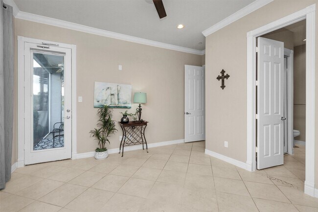 Building Photo - 168 Lake Point Blvd