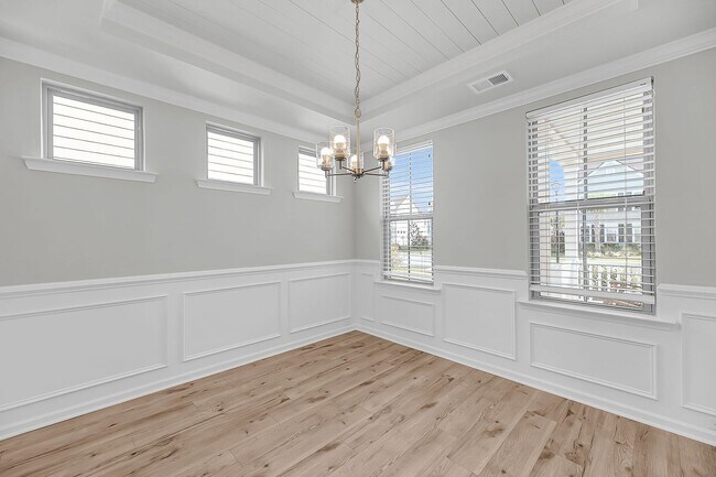 Building Photo - Stunning 4 Bed, 3.5 Bath in Oakfield of Jo...