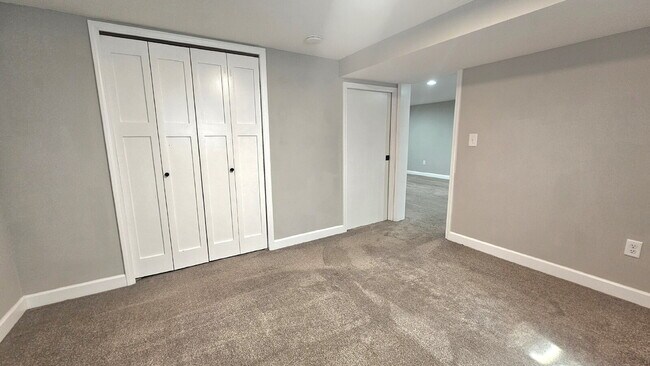 Building Photo - Amazing 4-Bedroom Retreat with 2 Full Baths and 2400 Sq Ft of Space in Minneapolis.
