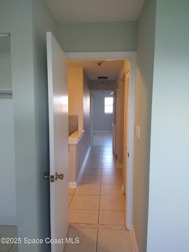 Building Photo - 1020 Pine Tree Dr