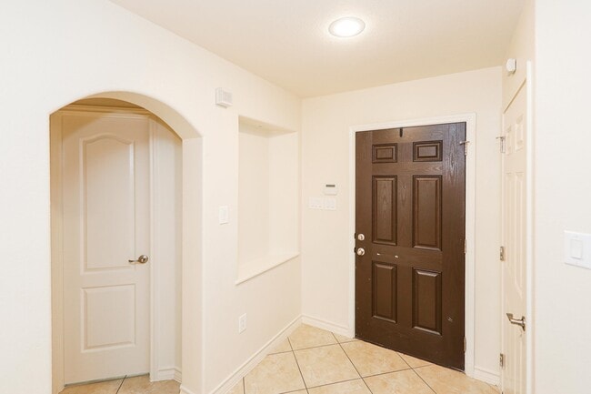 Building Photo - 9813 Sandhill Dr