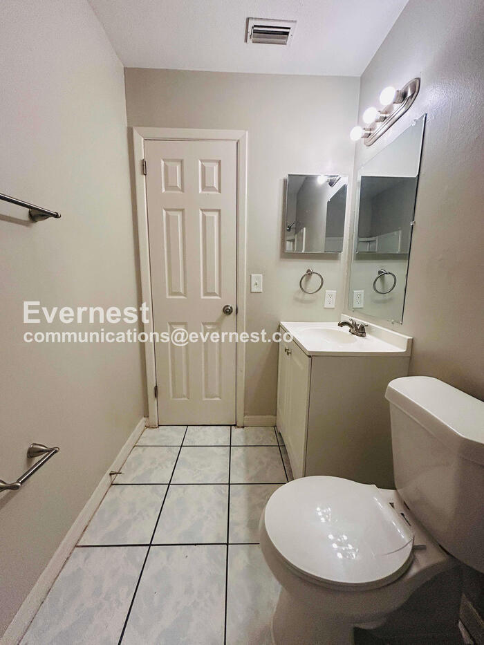 Building Photo - 4420 Snapper St