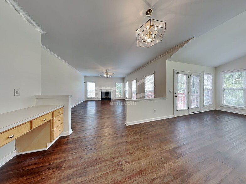 Building Photo - 1860 Francis Mill Ct