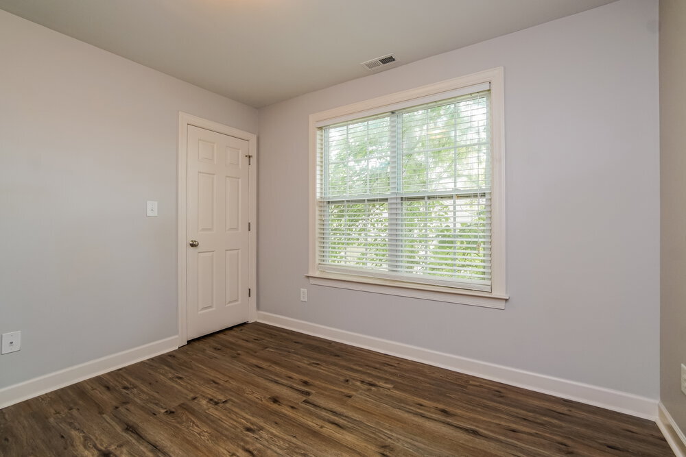 Building Photo - 169 N Farm Dr