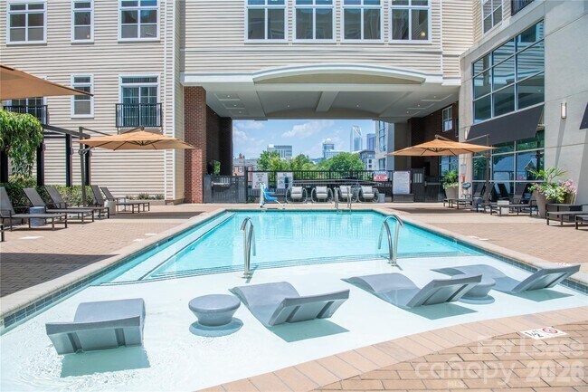 Building Photo - 905 Kenilworth Ave