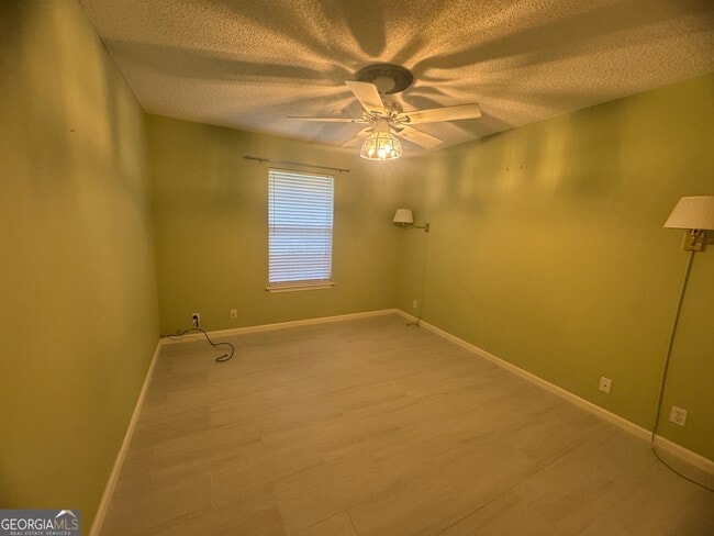 Building Photo - 204 Cardinal Cir W