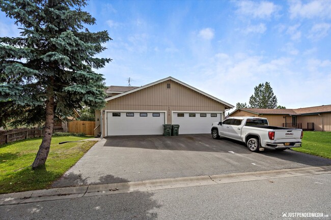 Building Photo - Modern Southside Duplex