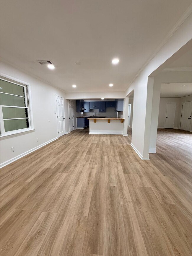 Building Photo - Recently Remodeled | Spacious Open Layout | Move-In Ready