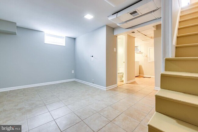 Building Photo - 5809 Mt Vernon Dr