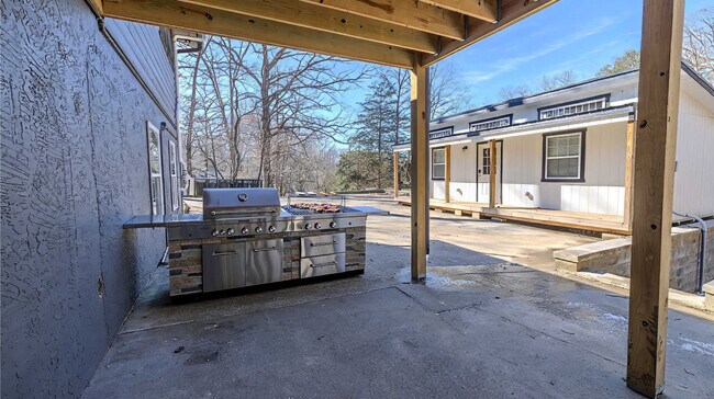 Building Photo - 1501 Peach Tree St