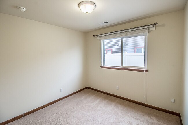 Building Photo - 1813 N Cavalier Rd