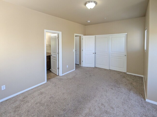 Building Photo - 5997 Blue River Dr SE