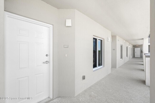 Building Photo - 1805 Riverside Dr