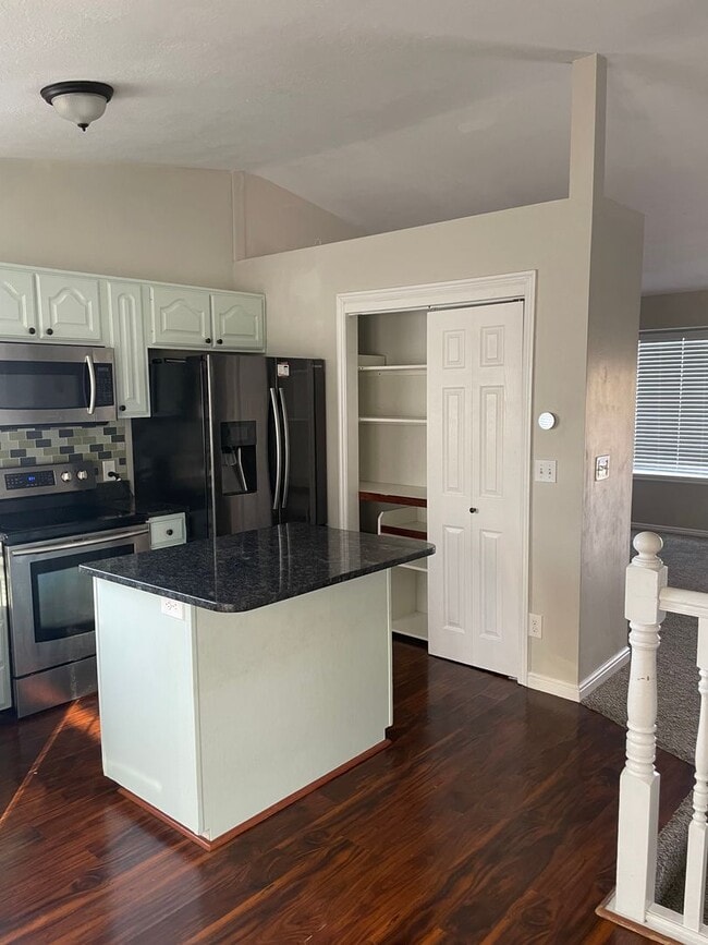 Building Photo - 4 Bed/2 Bath home in Harrisville