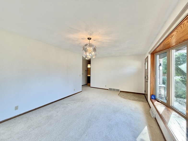 Building Photo - 4012 Oldwyck Dr
