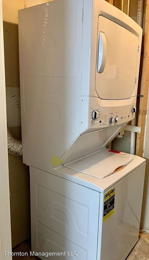 Building Photo - 3 Bedroom Townhouse