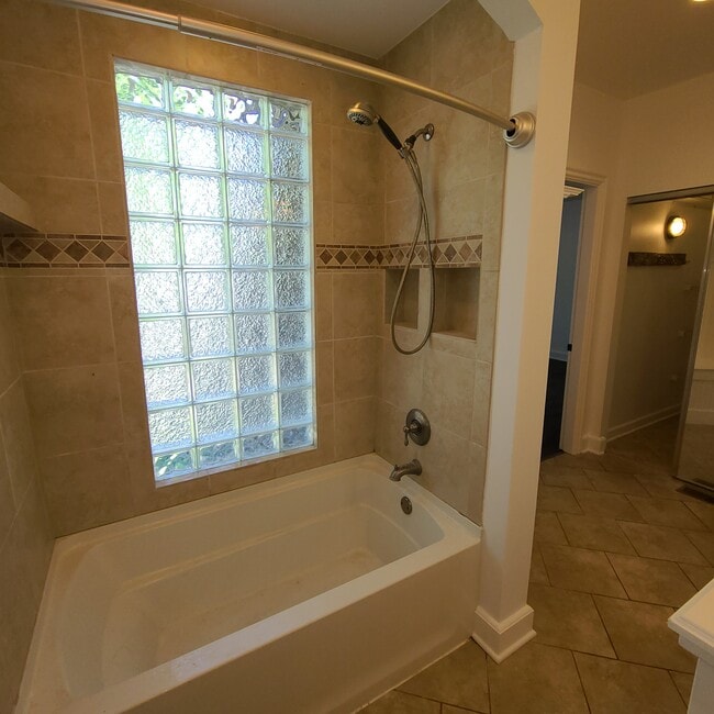 Building Photo - 309 Lake St