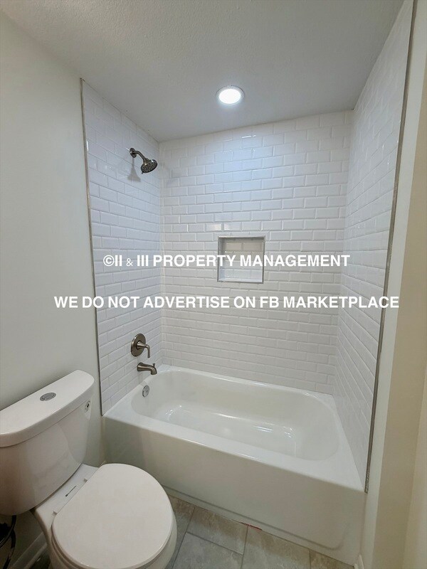 Building Photo - 3208 W 42nd Ave