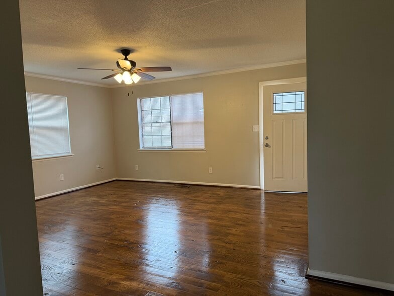 Building Photo - 433 Bridle Trace Dr