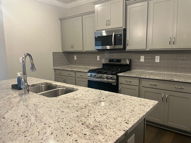 Building Photo - 14741 Greenleaf Dr