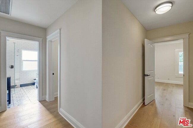 Building Photo - 135 N Gower St