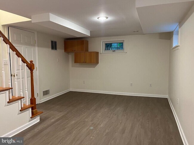 Building Photo - 2016 Patrick Henry Dr
