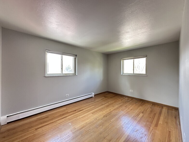 Building Photo - 1639 Oakwood Ave